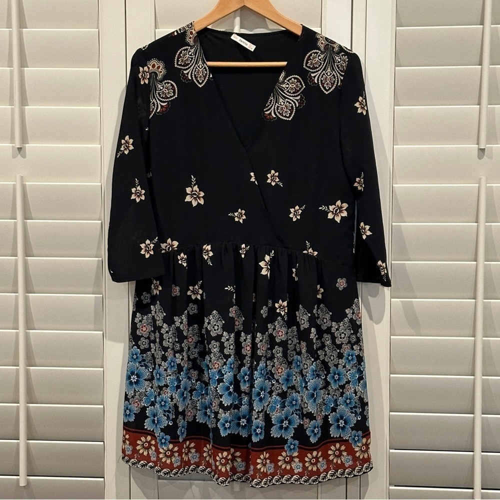 Bershka Women’s Black Floral Paisley Print Short Dress V Neckline sz L
